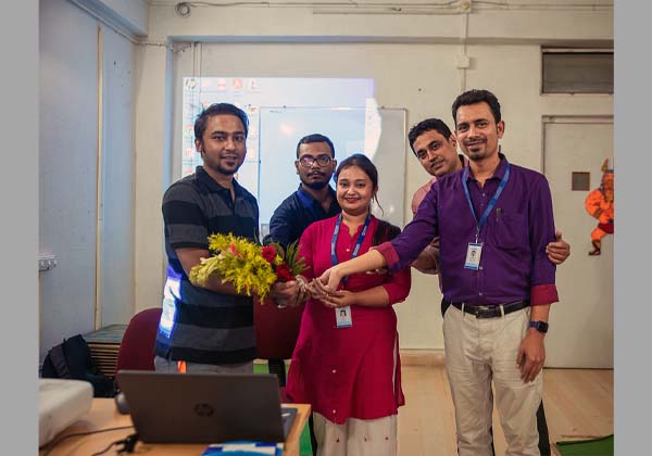 Cognizant professional conducts a session-321
